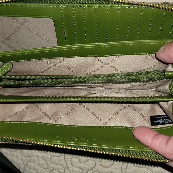 Mk backpack with matching wallet - Picture 4 of 14